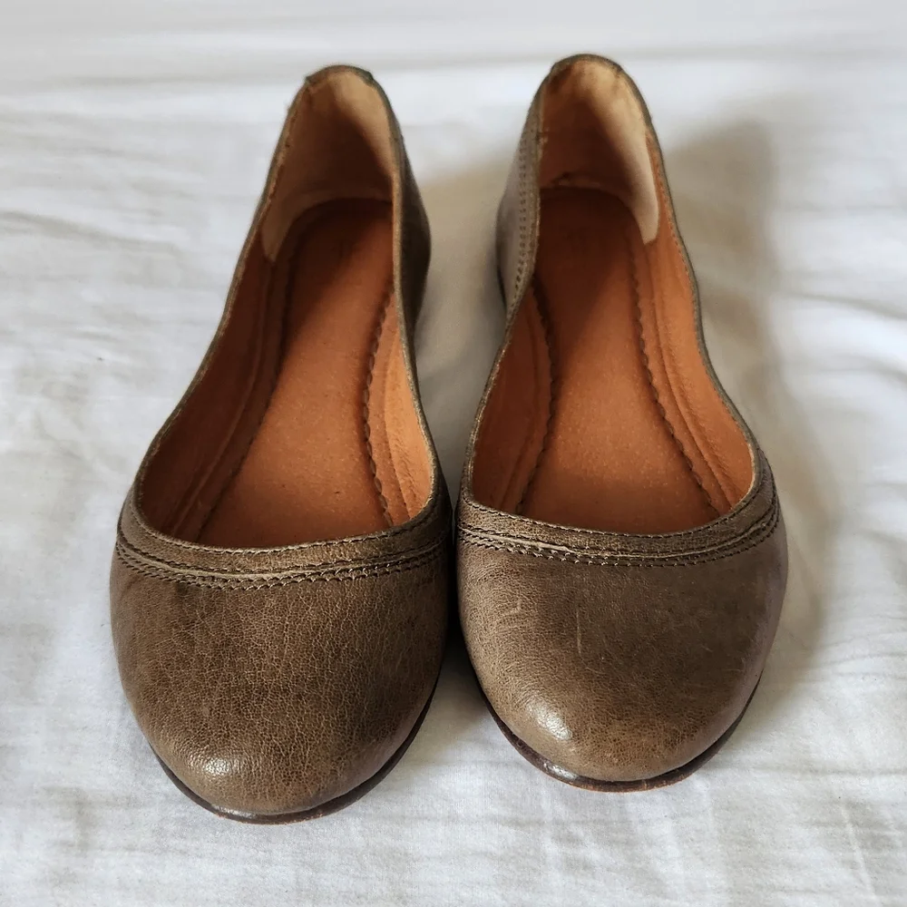 Frye Carson Leather Womens Flats Size 6B Color Sage / Light Brown - Picture 2 of 8